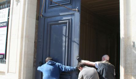 Pose d'une porte cochère